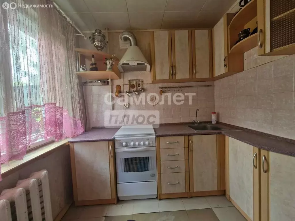 3-комнатная квартира: посёлок Новогорный, улица 8 Марта, 11 (62.3 м) - Фото 1