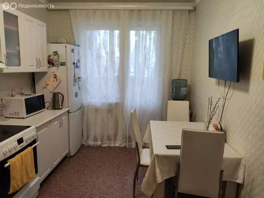 3-комнатная квартира: Старый Оскол, микрорайон Дубрава, квартал 3, 37 ... - Фото 1