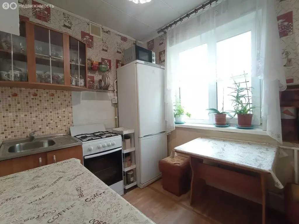 3-комнатная квартира: село Лузино, Комсомольская улица, 13 (50 м) - Фото 1