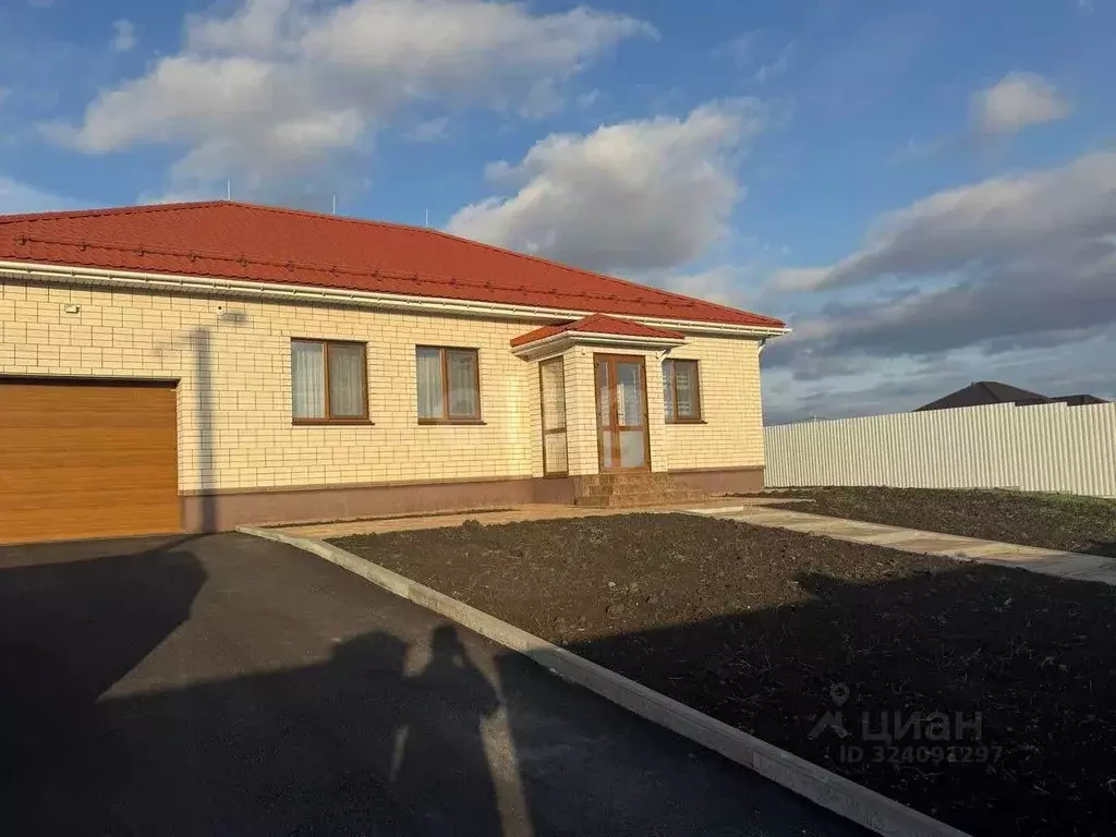 Дом в Белгородская область, Белгородский район, пос. Майский просп. ... - Фото 1