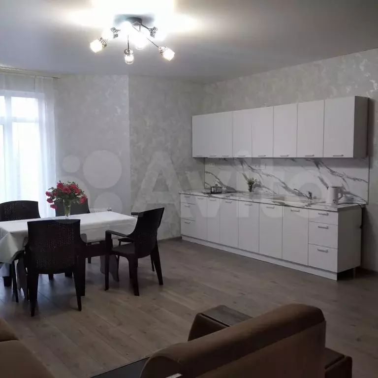Комната 90 м в 3-к., 1/2 эт. - Фото 0