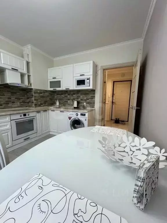 1-к кв. Сахалинская область, Южно-Сахалинск ул. Есенина, 9 (33.0 м) - Фото 1