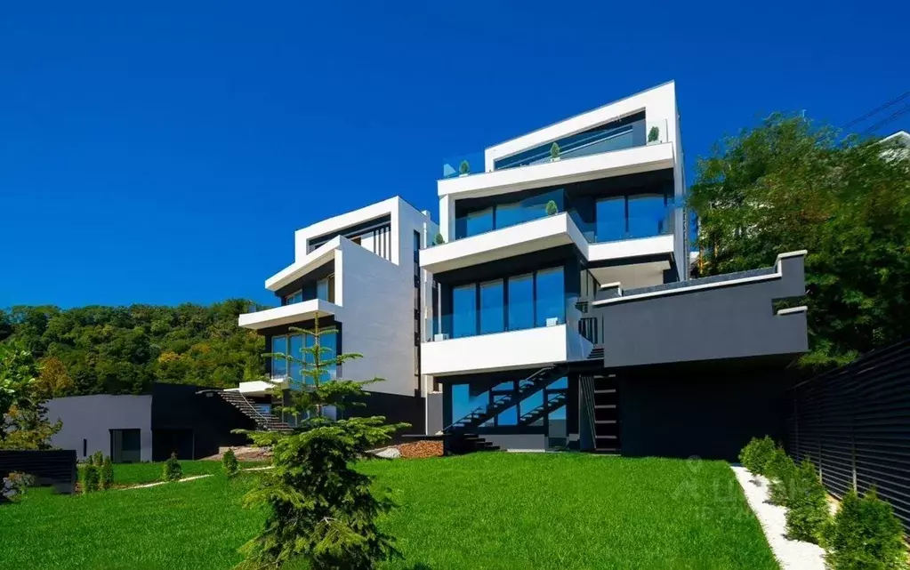 Дом в Краснодарский край, Сочи Сухумское ш., 12Б (350 м) - Фото 0