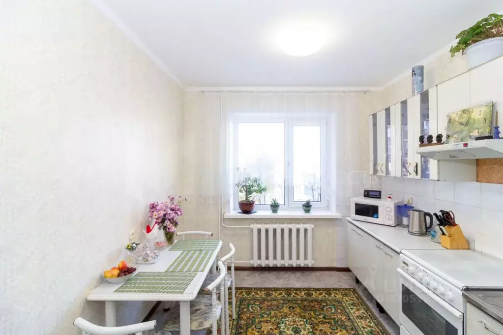 3-к кв. Тюменская область, Тюмень ул. Мельникайте, 136 (66.0 м) - Фото 0