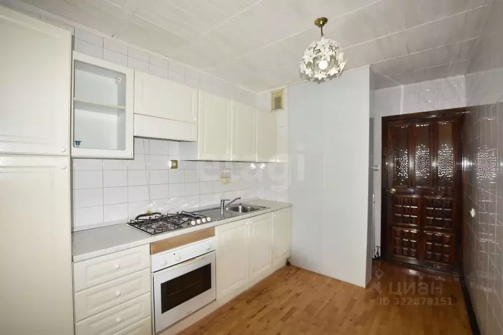 3-к кв. Оренбургская область, Оренбург Салмышская ул., 5 (65.6 м) - Фото 1