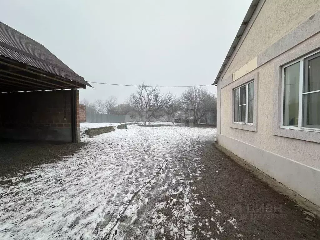 Дом в Ингушетия, Карабулак пер. Южный (100 м) - Фото 1
