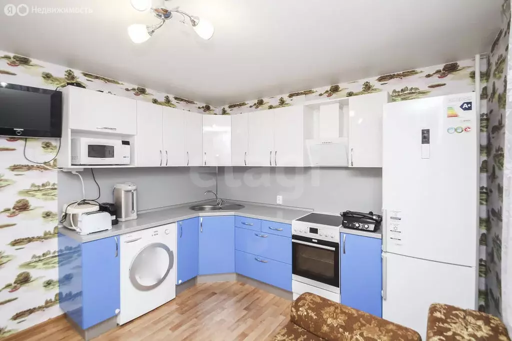 2-комнатная квартира: Тюмень, микрорайон Нефтяников, улица Пирогова, ... - Фото 0