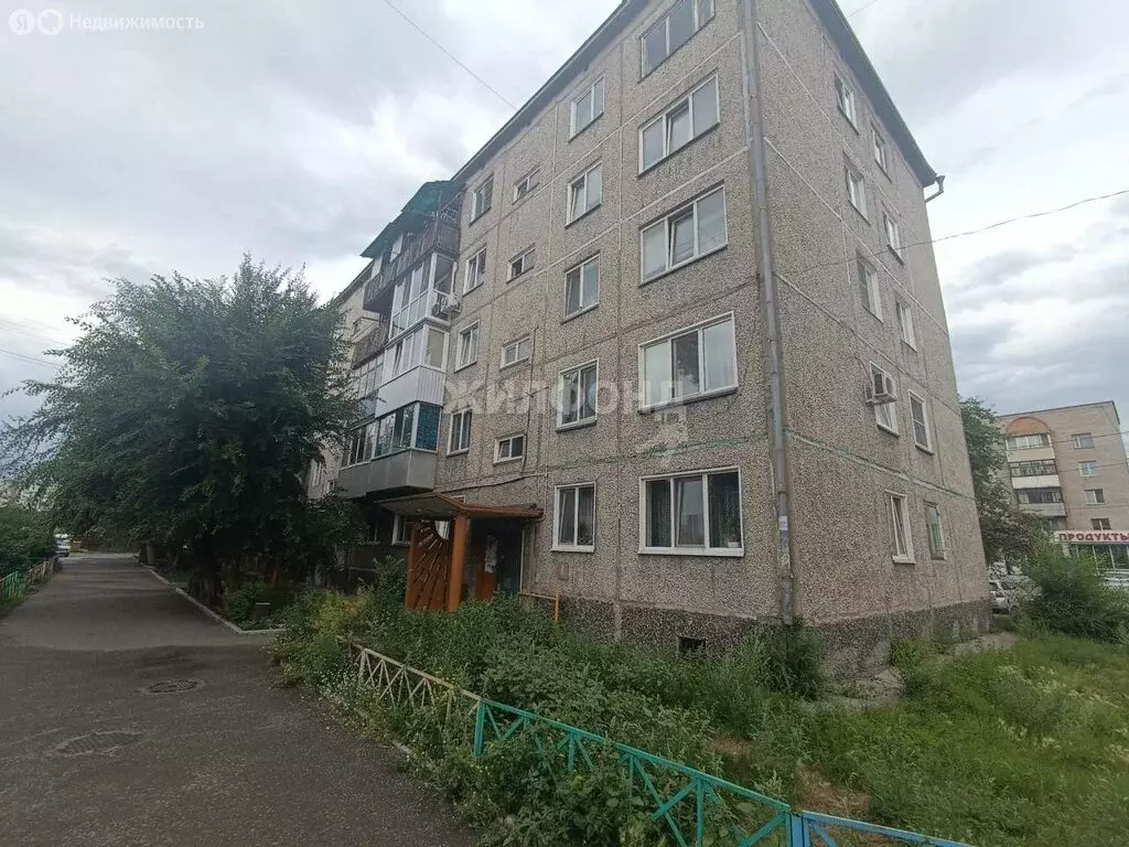 2-комнатная квартира: Абакан, улица Володарского, 1 (47 м) - Фото 0