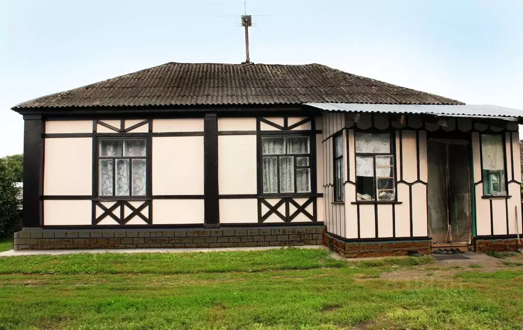 Дом в Воронежская область, Репьевский район, Россошанское с/пос, с. ... - Фото 1