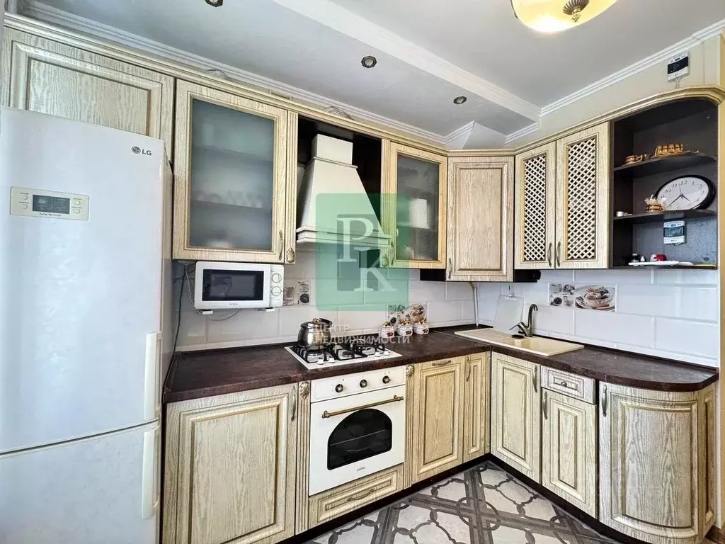 3-к кв. Севастополь ул. Большая Морская, 26 (67.4 м) - Фото 1