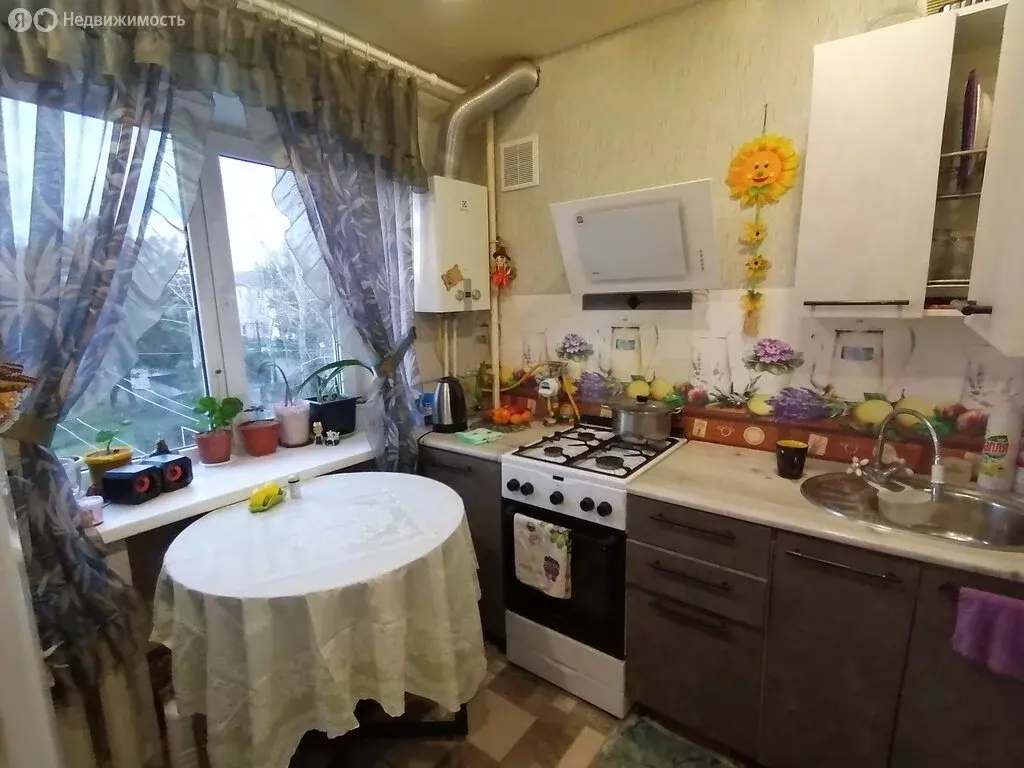 3-комнатная квартира: Чебаркуль, улица 9 Мая, 20 (55.7 м) - Фото 0