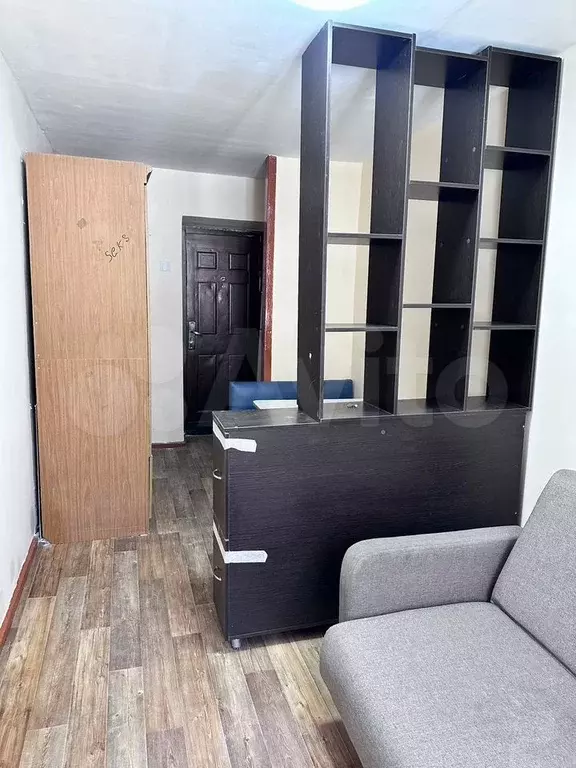 Комната 13 м в 8-к., 2/4 эт. - Фото 1