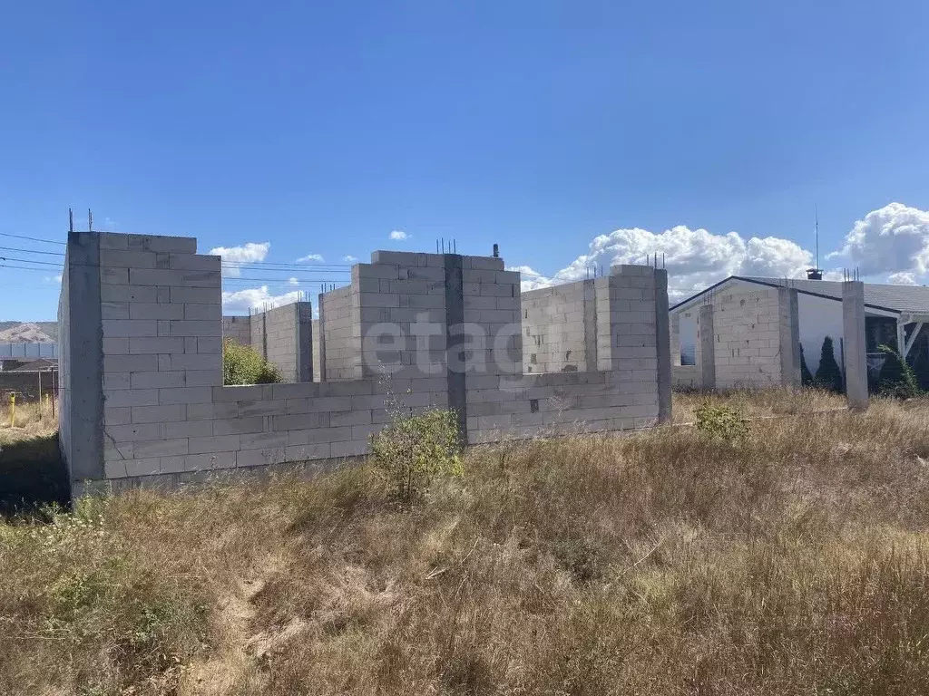 Дом в Крым, Симферопольский район, Добровское с/пос, с. Заречное ул. ... - Фото 1