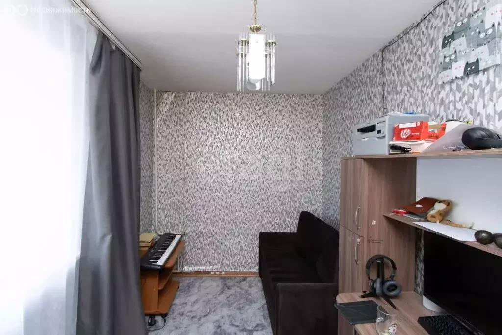 3-комнатная квартира: Тюмень, Харьковская улица, 52 (49.8 м) - Фото 0