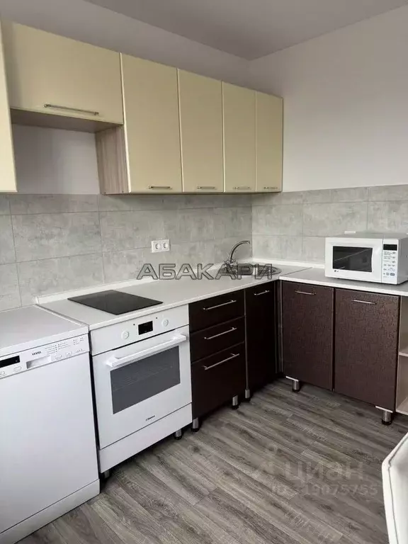 3-к кв. Красноярский край, Красноярск ул. Кутузова, 48 (64.0 м) - Фото 0