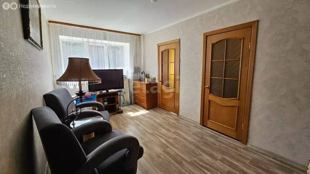 4-комнатная квартира: Кемерово, улица Александрова, 15А (59.6 м) - Фото 0