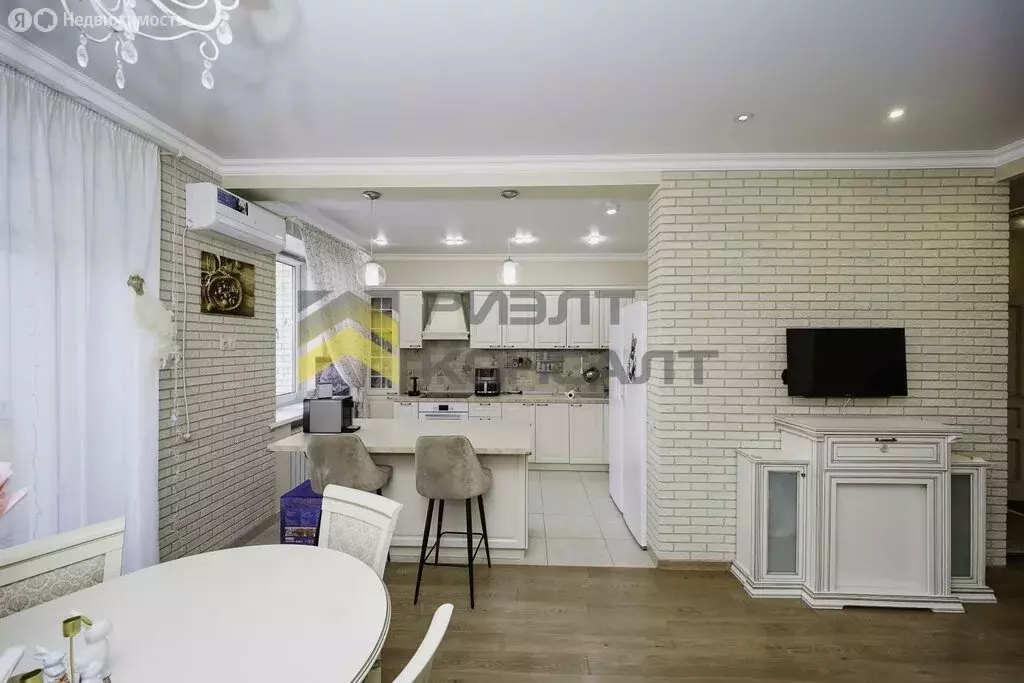 3-комнатная квартира: Омск, улица Крупской, 14к4 (90 м) - Фото 2