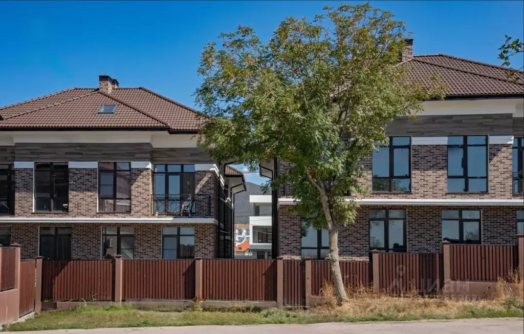 Таунхаус в Краснодарский край, Геленджик ул. Майи Осичевой, 22 (200 м) - Фото 0