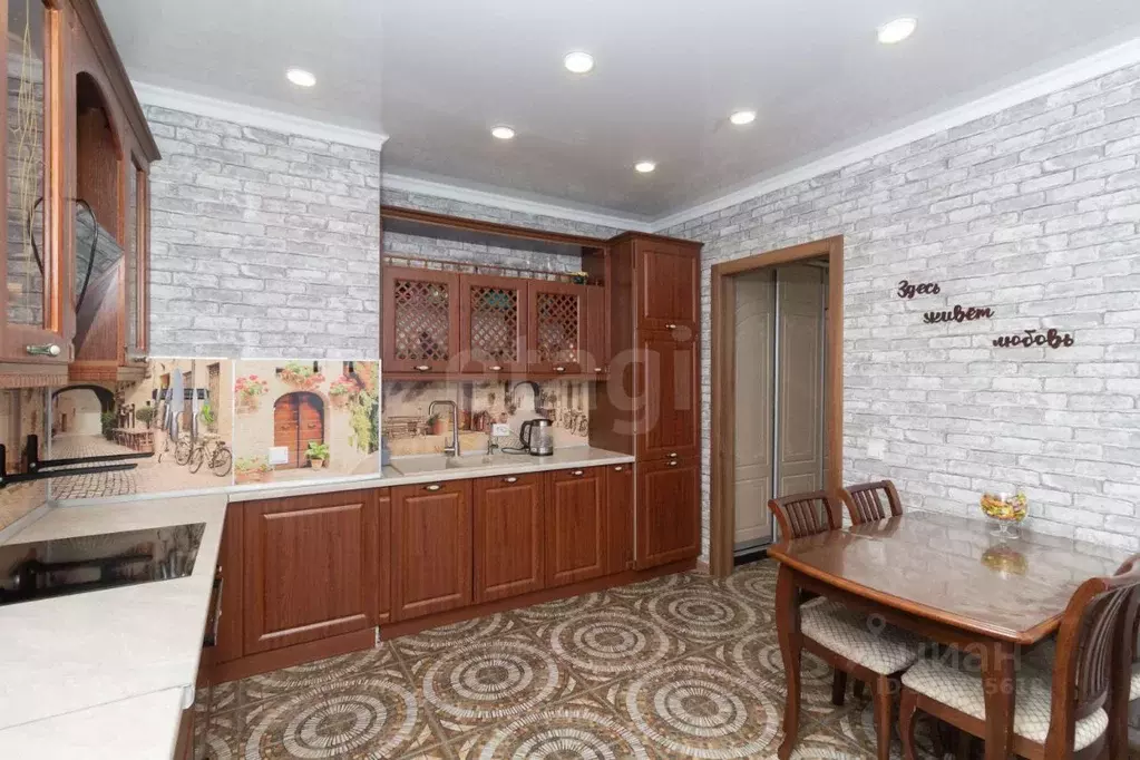 2-к кв. Тюменская область, Тюмень ул. Тимофея Чаркова, 81к2 (55.2 м) - Фото 1