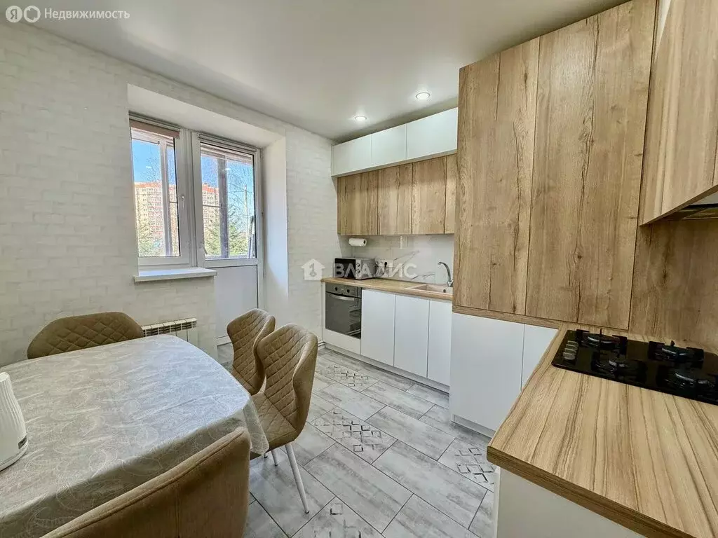 3-комнатная квартира: Смоленск, улица Попова, 115 (81.3 м) - Фото 2