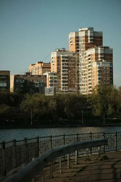 Продается 4-комнатная квартира - Фото 1