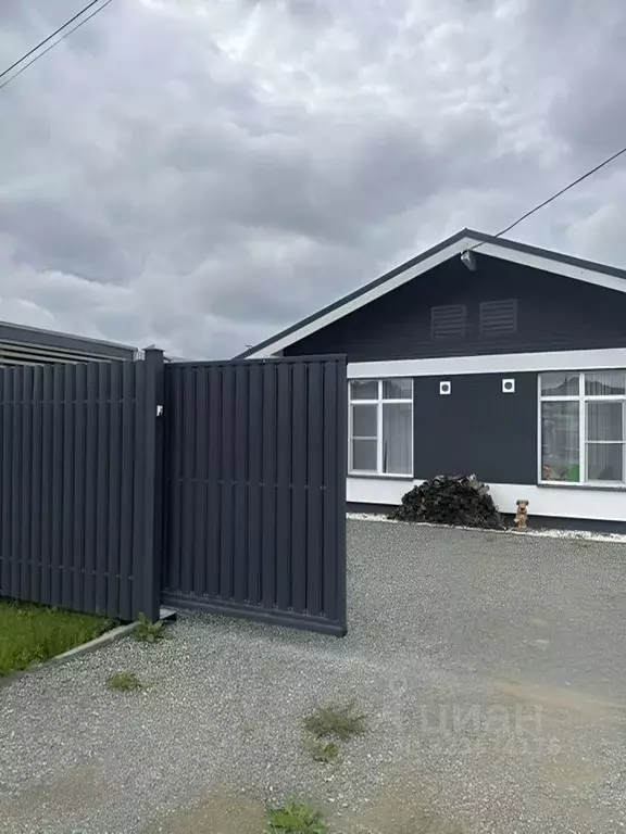 Дом в Свердловская область, Полевской муниципальный округ, с. ... - Фото 1