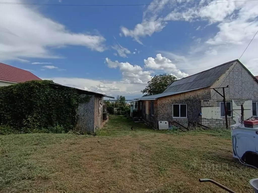 Дом в Саратовская область, с. Пристанное ул. Советская, 19 (130 м) - Фото 1