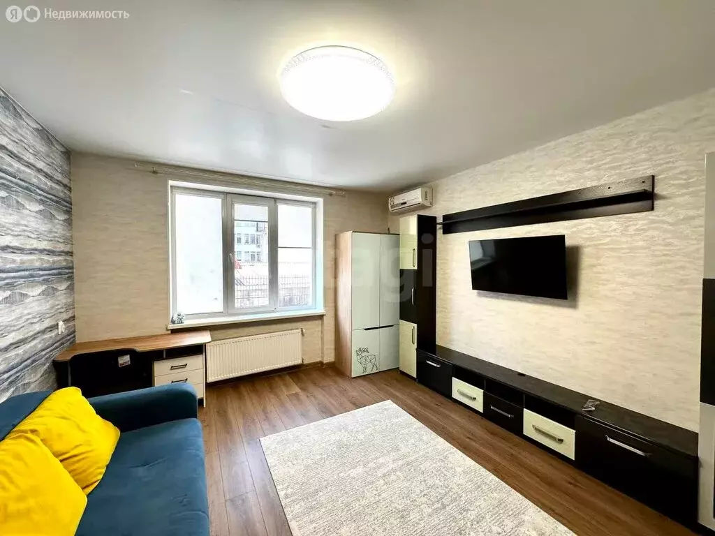3-комнатная квартира: Симферополь, Камская улица, 29 (84.2 м) - Фото 1