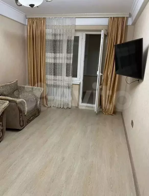1-к. квартира, 50 м, 1/10 эт. - Фото 0