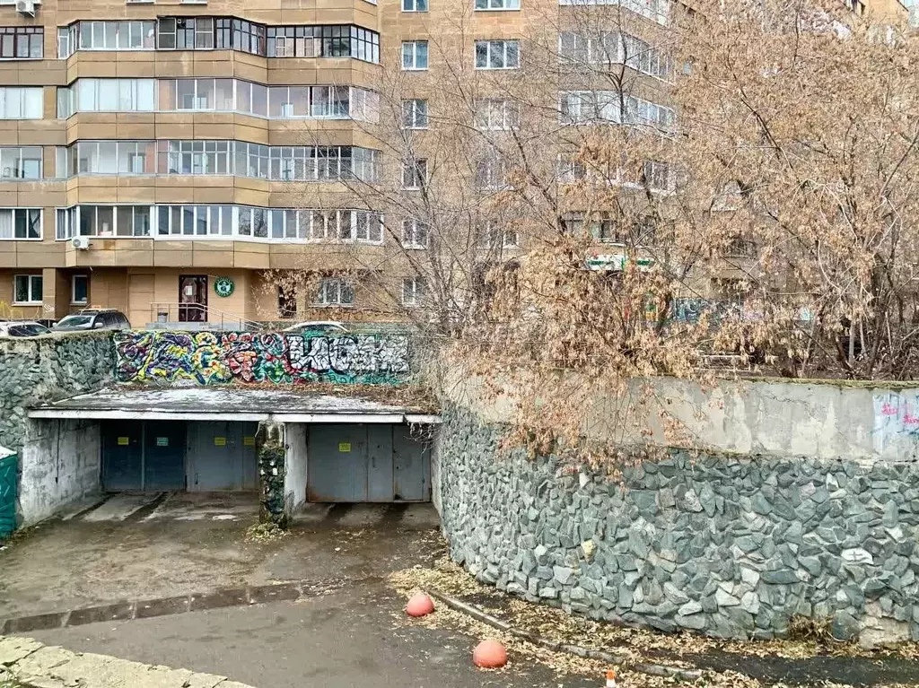 Гараж в Свердловская область, Екатеринбург ул. Антона Валека, 12 (19 ... - Фото 1