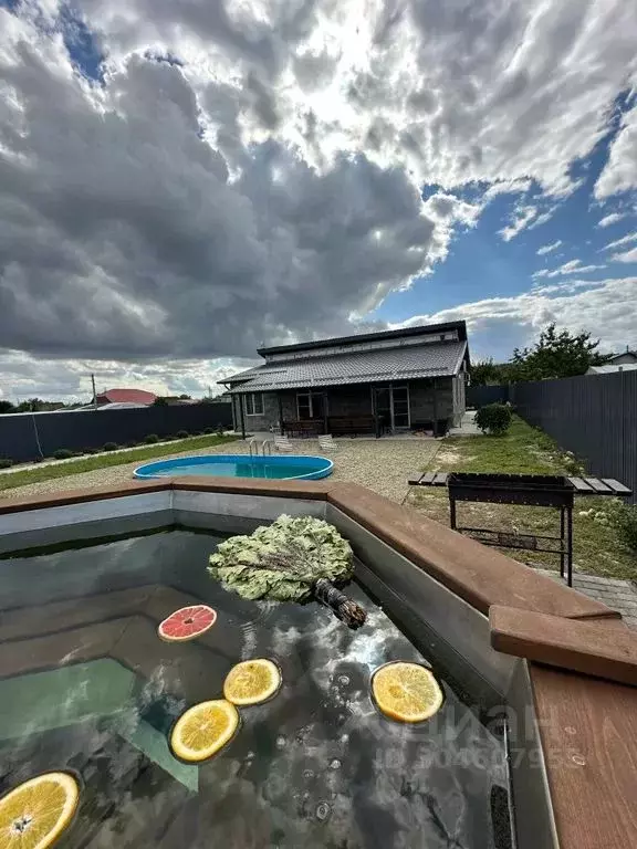 Дом в Волгоградская область, Среднеахтубинский район, Фрунзенское ... - Фото 1