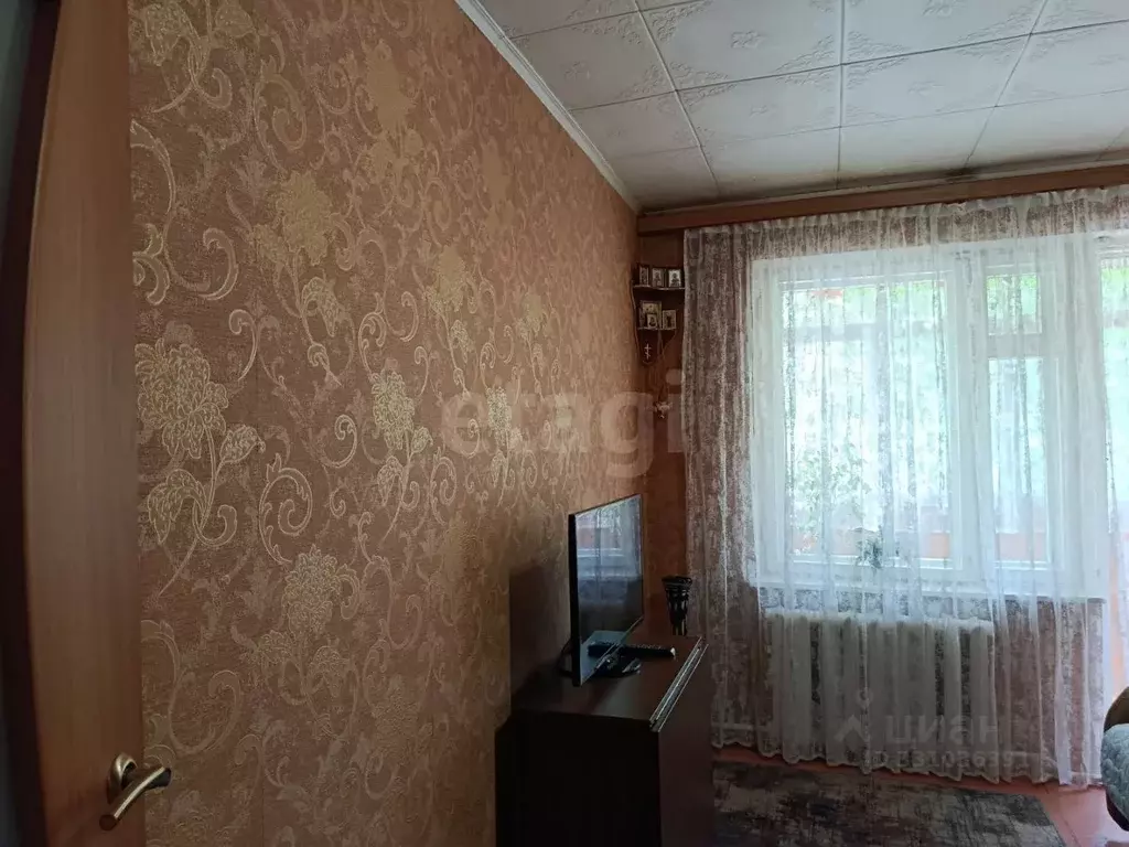 2-к кв. Псковская область, Остров пер. Освобождения, 6 (48.7 м) - Фото 2