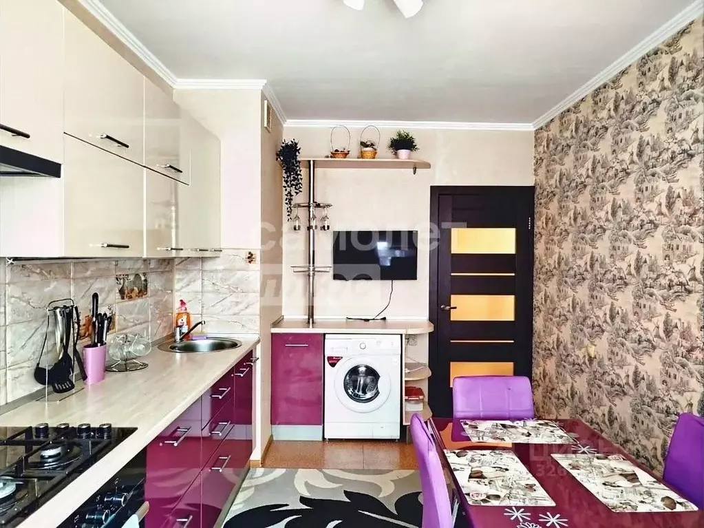 3-к кв. Омская область, Омск ул. 21-я Амурская, 35 (70.1 м) - Фото 0