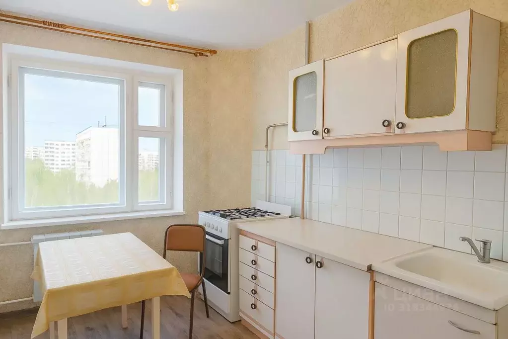 3-к кв. Омская область, Омск Заозерная ул., 32 (63.3 м) - Фото 0