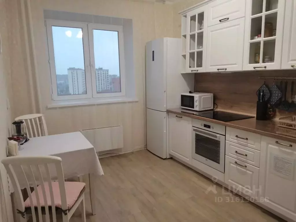1-к кв. Тюменская область, Тюмень ул. Верхнетарманская, 1 (35.0 м) - Фото 0
