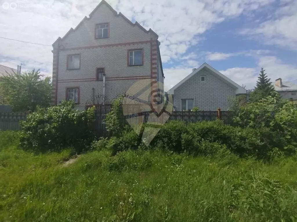 Дом в Старый Оскол, микрорайон Углы (235 м) - Фото 0