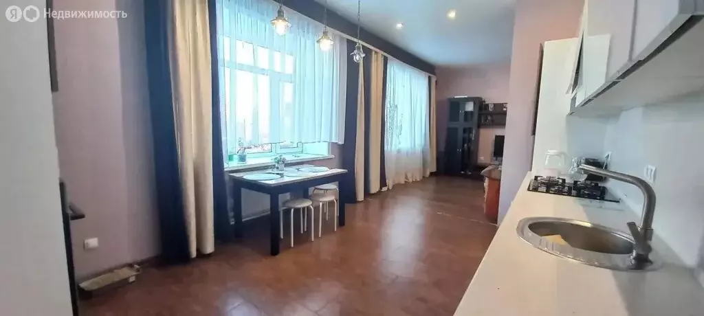 3-комнатная квартира: посёлок Приамурский, улица Островского, 12А ... - Фото 1