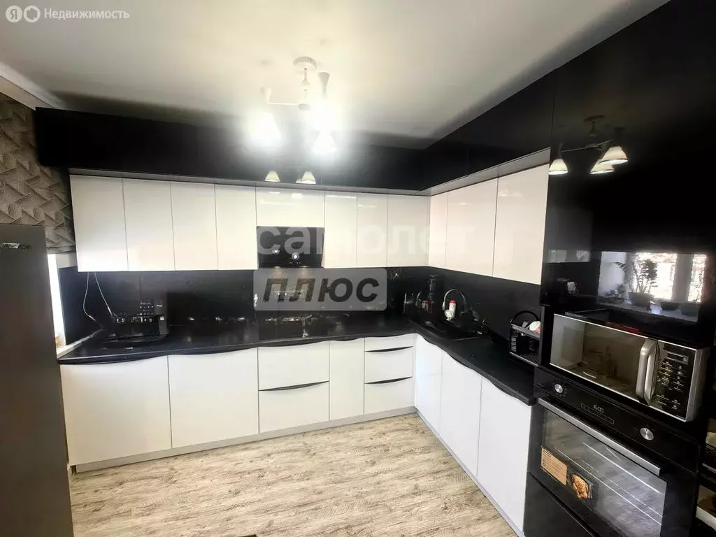 3-комнатная квартира: Комсомольск-на-Амуре, Советская улица, 1 (70.6 ... - Фото 1