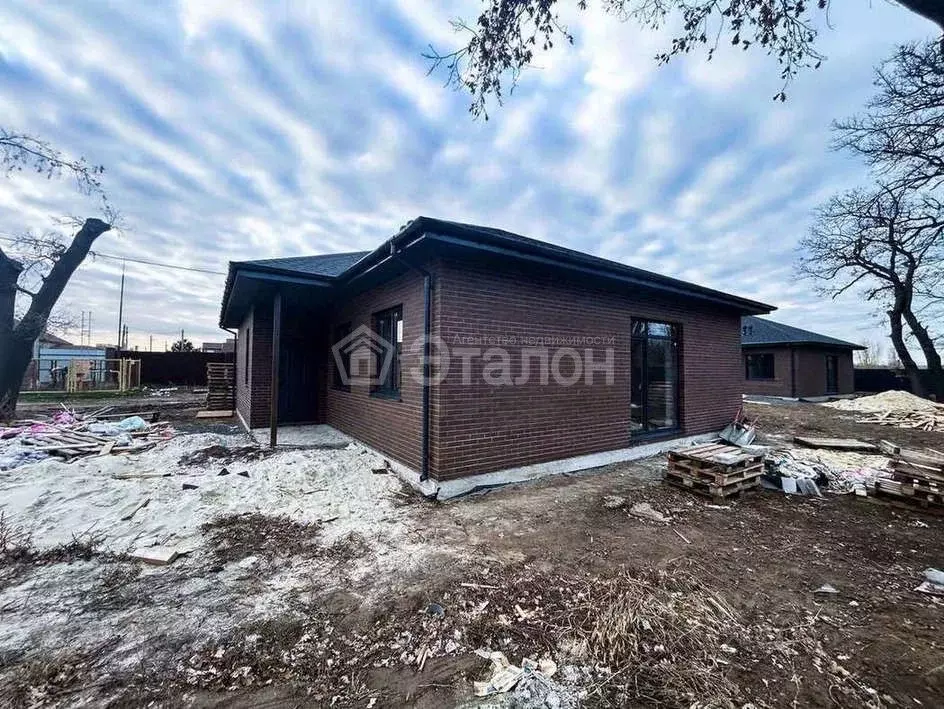 Дом в Волгоградская область, Среднеахтубинский район, Фрунзенское ... - Фото 1