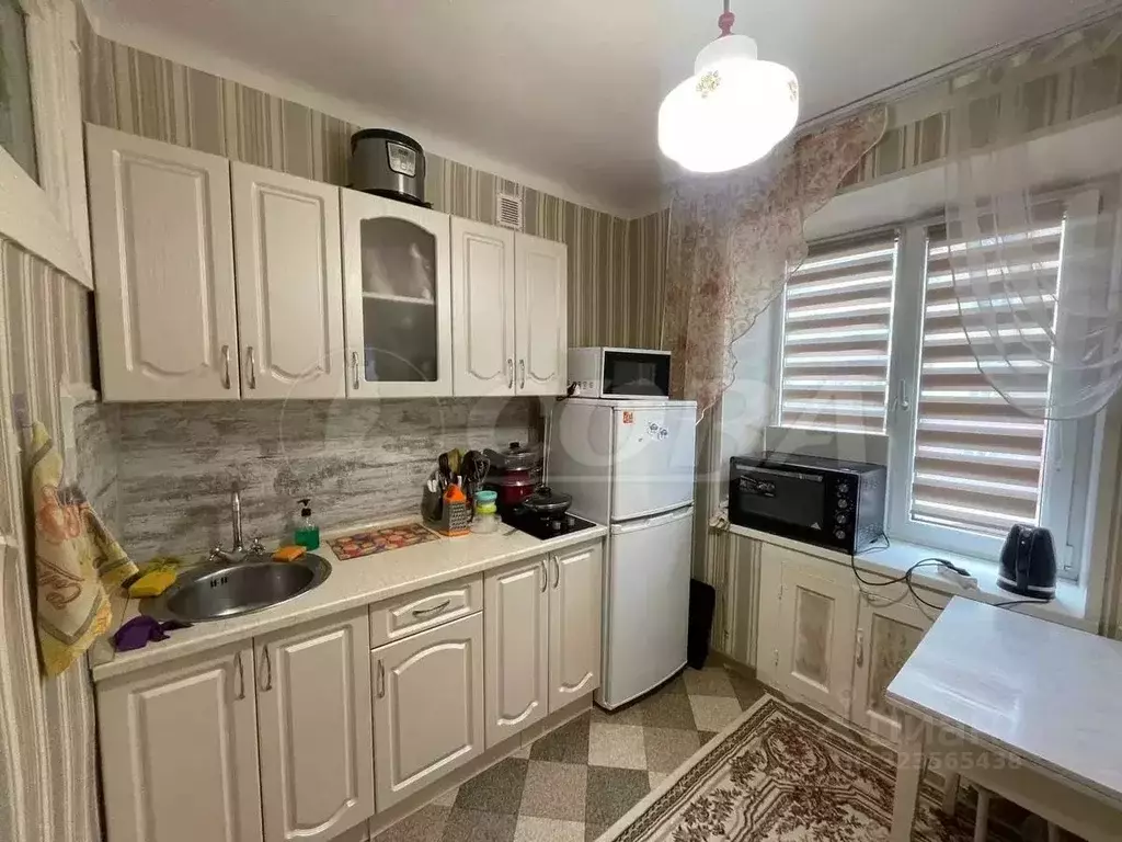 Комната Тюменская область, Тюмень ул. Урицкого, 44 (15.0 м) - Фото 1