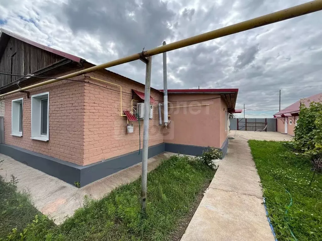 Дом в Оренбургская область, Соль-Илецкий муниципальный округ, с. ... - Фото 1