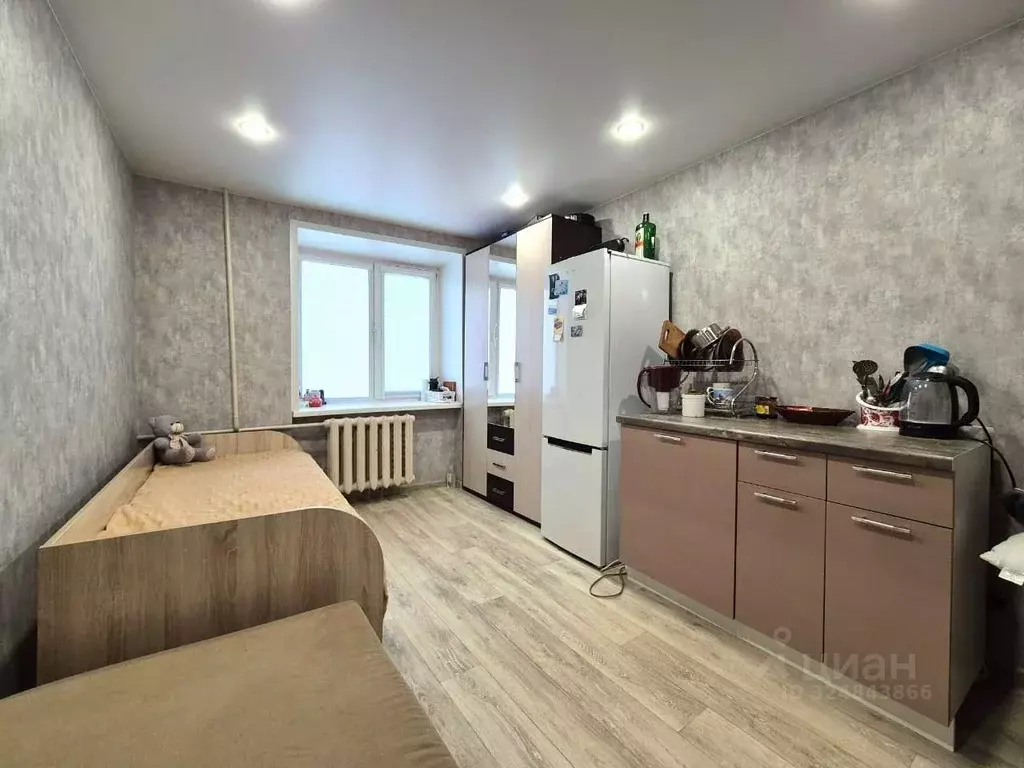 Комната Омская область, Омск ул. Петра Ильичева, 2 (11.2 м) - Фото 1