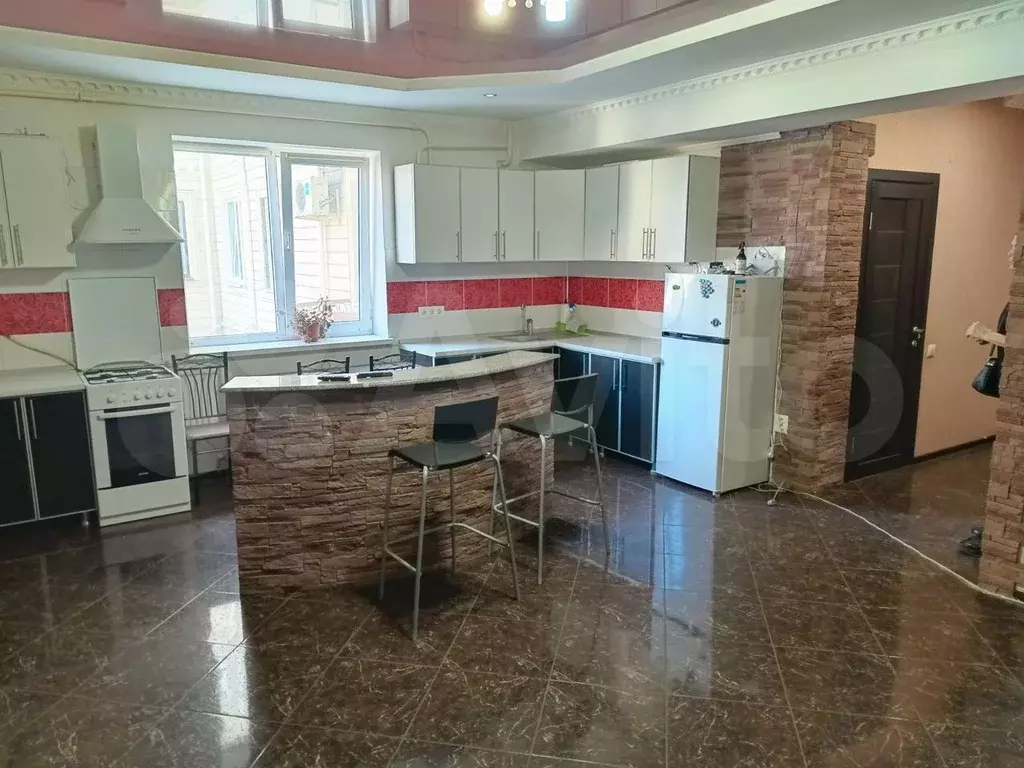 2-к. квартира, 70 м, 2/5 эт. - Фото 1