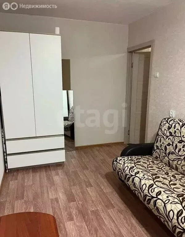 3-комнатная квартира: Пермь, улица Революции, 64 (56.3 м) - Фото 1