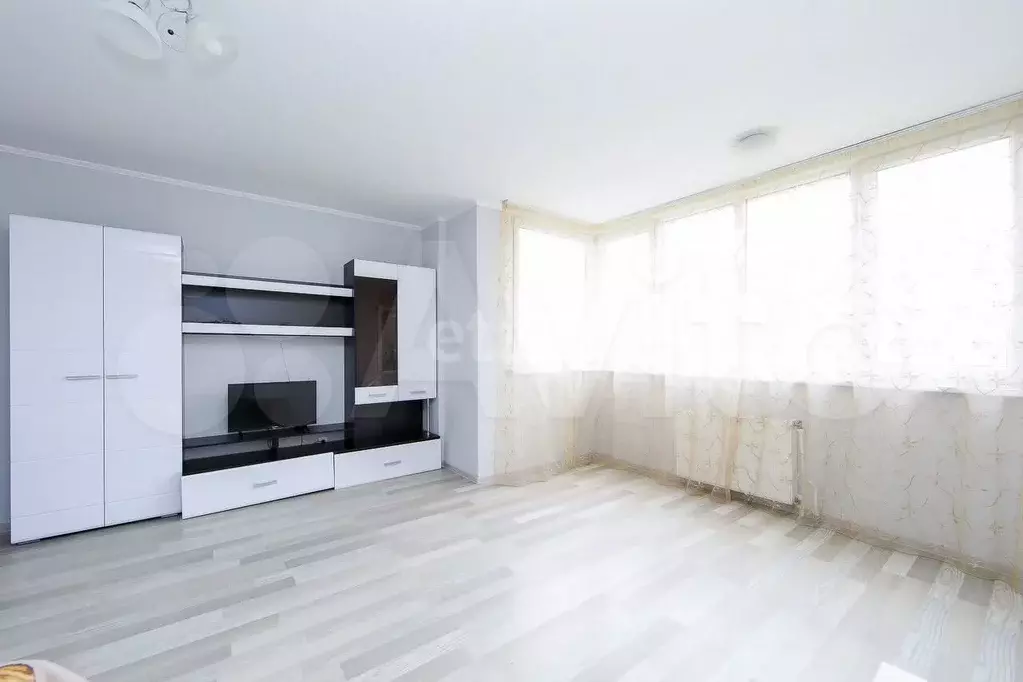 2-к. квартира, 60 м, 3/17 эт. - Фото 1
