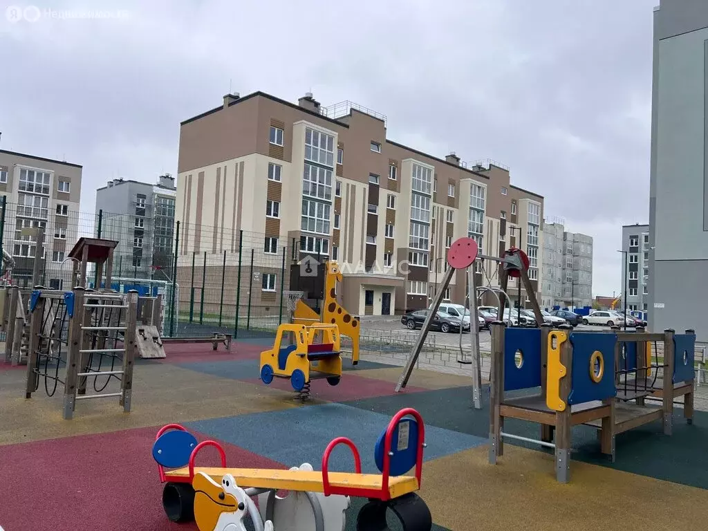 3-комнатная квартира: посёлок Большое Исаково, улица Василия ... - Фото 1