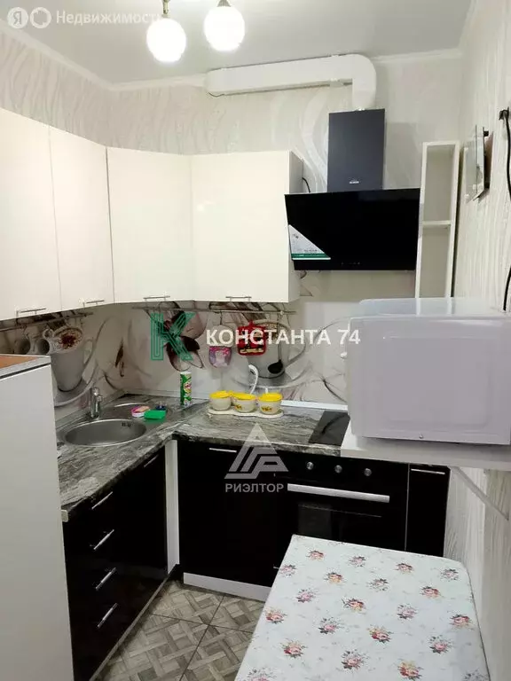 Квартира-студия: Челябинск, улица Братьев Кашириных, 131А (31.5 м) - Фото 0