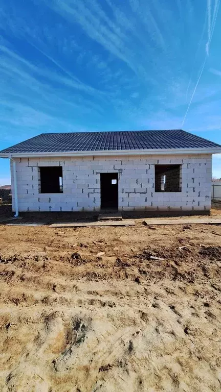 Дом в Астраханская область, Наримановский район, с. Старокучергановка ... - Фото 1