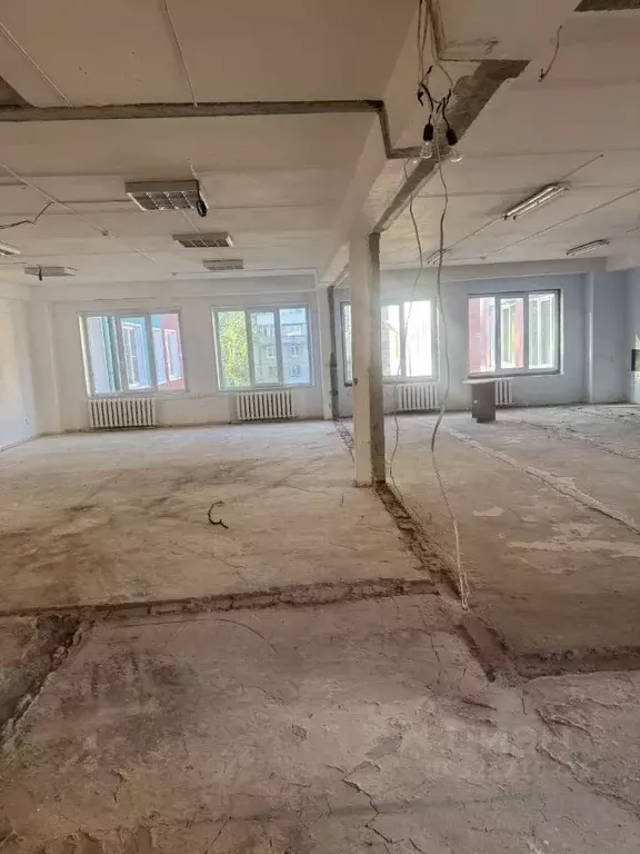 Помещение свободного назначения в Иркутская область, Саянск Строителей ... - Фото 1