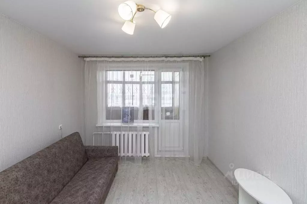 3-к кв. Тюменская область, Тюмень ул. 50 лет Октября, 54 (63.5 м) - Фото 0